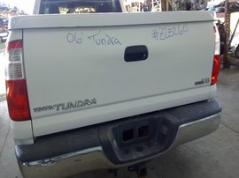 2006 TOYOTA TUNDRA, WHITE, SR5 MODEL, CREW CAB, 4.7L, AT, 2WD, Z25260